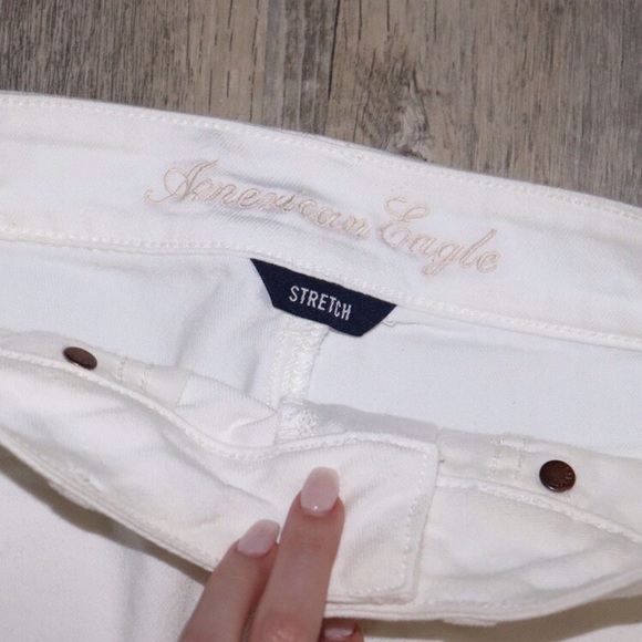 American Eagle White Embroidered Shorts - Picture 3 of 3